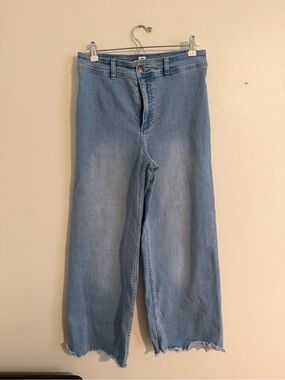 Billabong Light Blue Denim Ankle Length Jeans with Raw Hem (size 29)